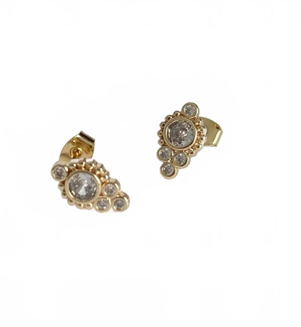 NEW TRAMPS+THIEVES women's ava stud earrings in gold